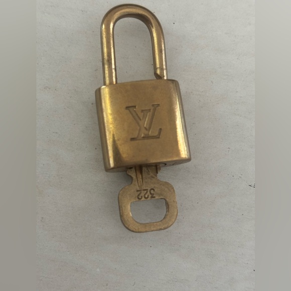LV-Locks and Key - Picture 4 of 4